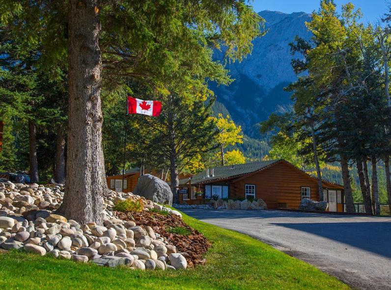 Overlander Mountain Lodge Jasper Bagian luar foto