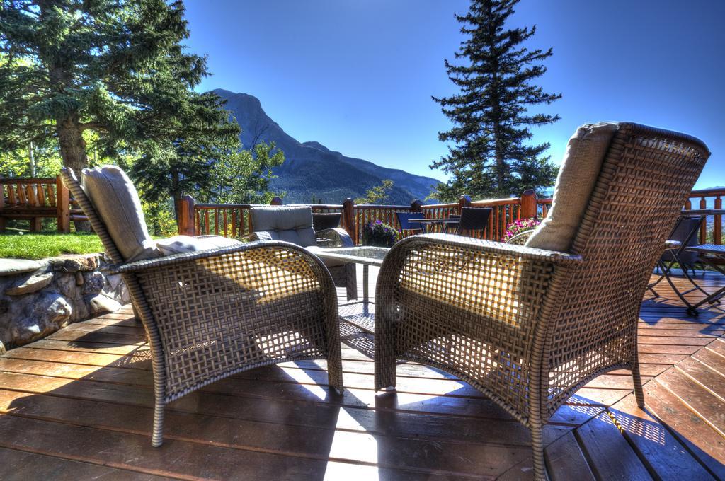 Overlander Mountain Lodge Jasper Bagian luar foto